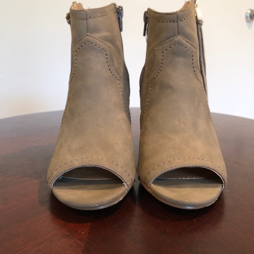 XOXO Brown Faux Leather Peep Toe zipper tassel booties size 6.5 - Picture 6 of 11